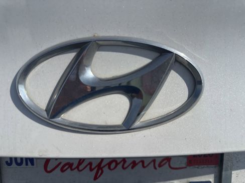 Used 2017 Hyundai Elantra SE image 14