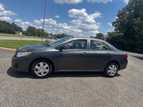 Used 2010 Toyota Corolla LE w/ All Weather Guard Pkg FWD image 4