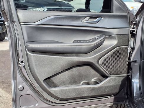 Used 2025 Jeep Grand Cherokee L Altitude RWD image 29