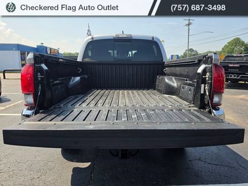 Used 2018 Toyota Tacoma SR5 RWD image 12