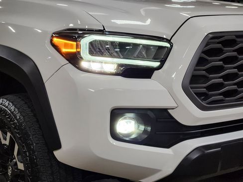 Used 2022 Toyota Tacoma TRD Off-Road AWD/4WD image 13