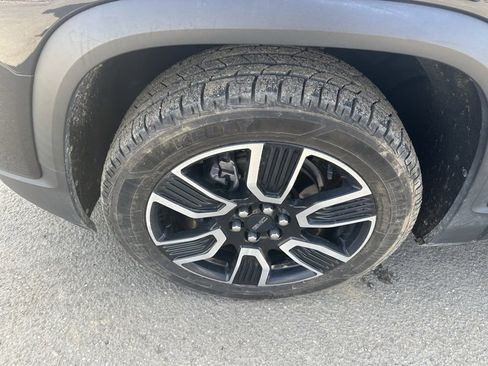 Used 2021 GMC Acadia SLT w/ Elevation Edition image 17