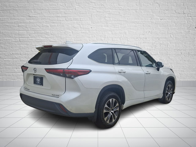 Used 2020 Toyota Highlander XLE AWD/4WD image 6