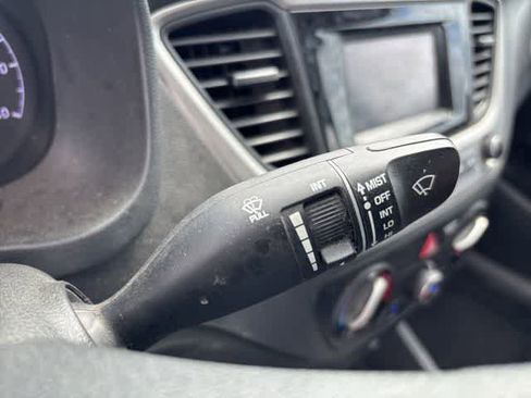 Used 2020 Hyundai Accent SE FWD image 14