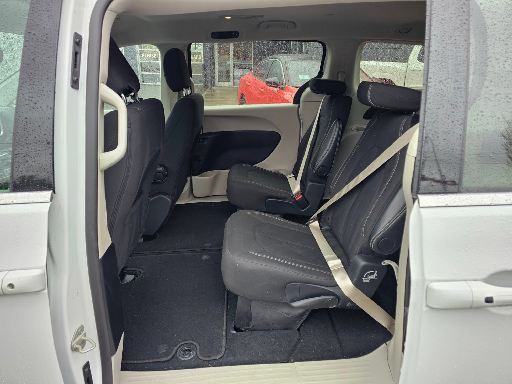 Used 2024 Chrysler Voyager LX FWD image 13