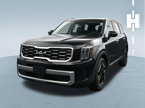 Used 2023 Kia Telluride S FWD image 2