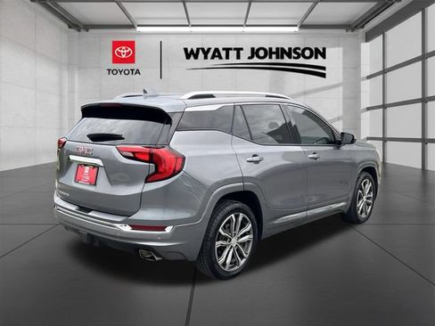 Used 2020 GMC Terrain Denali w/ Denali Premium Package FWD image 5