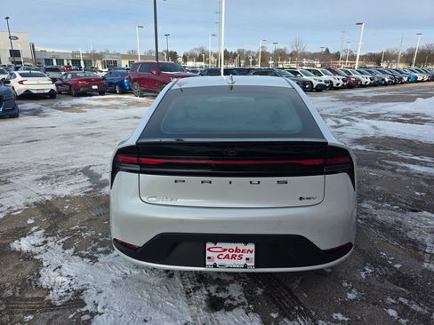 Used 2024 Toyota Prius LE image 4