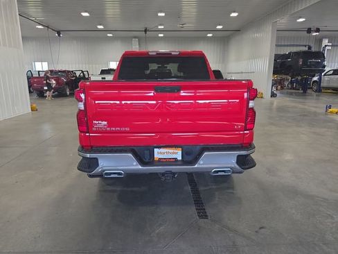 Used 2022 Chevrolet Silverado 1500 LT AWD/4WD image 7
