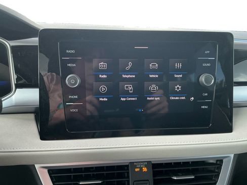 New 2025 Volkswagen Taos SE image 18