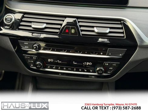 Used 2021 BMW M550i xDrive w/ Dynamic Handling Package image 32