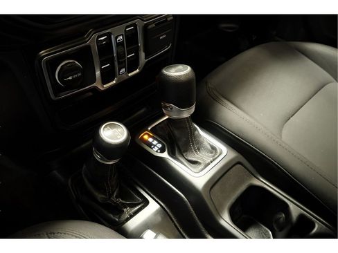 Used 2020 Jeep Wrangler Unlimited Sahara AWD/4WD image 16