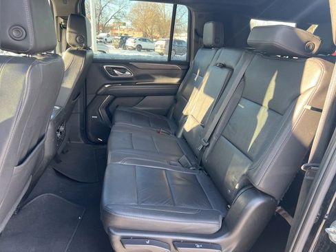 Used 2023 Chevrolet Suburban LT image 18