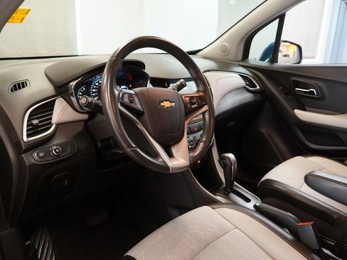 Used 2019 Chevrolet Trax LT w/ LT Convenience Package AWD/4WD image 6