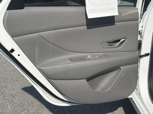 Used 2022 Hyundai Elantra SEL w/ Convenience + Premium Package FWD image 24