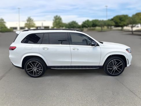 Used 2023 Mercedes-Benz GLS 580 4MATIC image 8