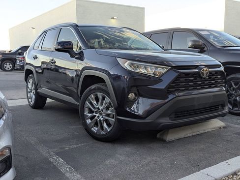 Used 2019 Toyota RAV4 XLE Premium AWD/4WD image 3