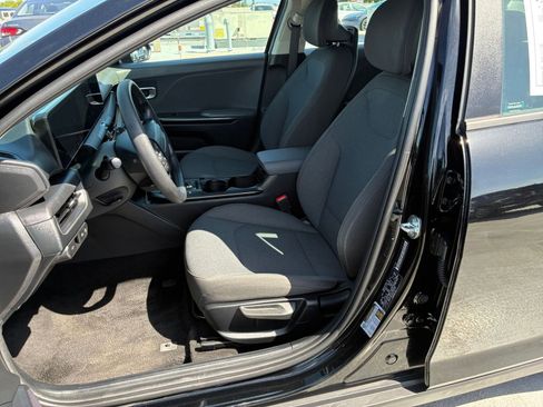 Used 2025 Kia K4 LXS image 25