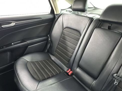 Used 2018 Ford Fusion SE w/ Equipment Group 601A image 14