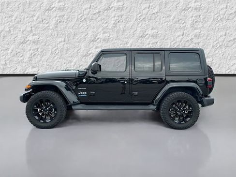 Used 2022 Jeep Wrangler Unlimited Sahara w/ Cold Weather Group AWD/4WD image 6