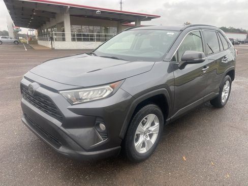 Used 2019 Toyota RAV4 XLE image 3