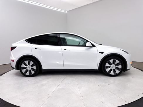 Used 2022 Tesla Model Y Long Range AWD/4WD image 40