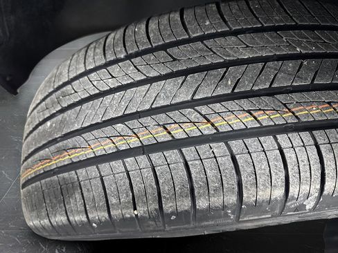 Used 2021 Volkswagen Atlas Cross Sport SE w/ Panoramic Sunroof Package image 35