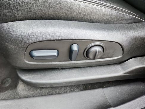 Used 2024 GMC Terrain SLT image 19