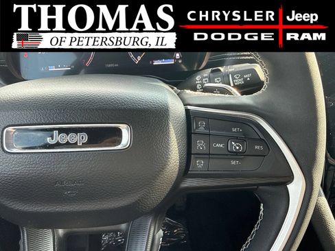 Used 2025 Jeep Grand Cherokee L Altitude AWD/4WD image 15