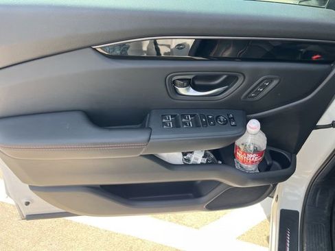 Used 2025 Honda Pilot TrailSport image 13