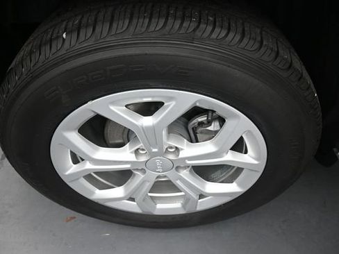 Used 2024 Jeep Compass Latitude AWD/4WD image 12
