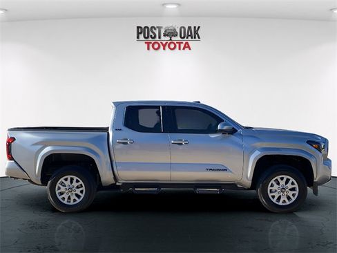 Used 2025 Toyota Tacoma SR5 image 8