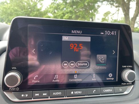 Used 2025 Nissan Rogue SV image 14