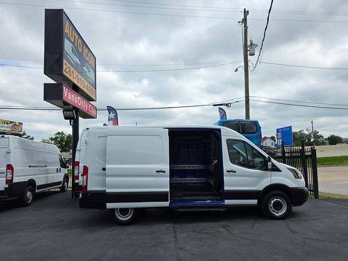 Used 2019 Ford Transit 250 148 Medium Roof RWD image 5