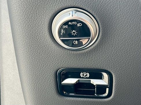 Used 2025 Mercedes-Benz GLC 300 4MATIC w/ AMG Line image 10