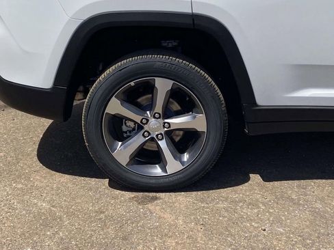 New 2026 Jeep Grand Cherokee Limited w/ Luxury Tech Group II RWD image 37