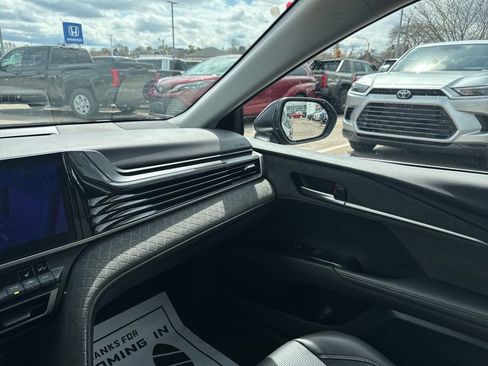 Used 2025 Toyota Camry XLE AWD/4WD image 25