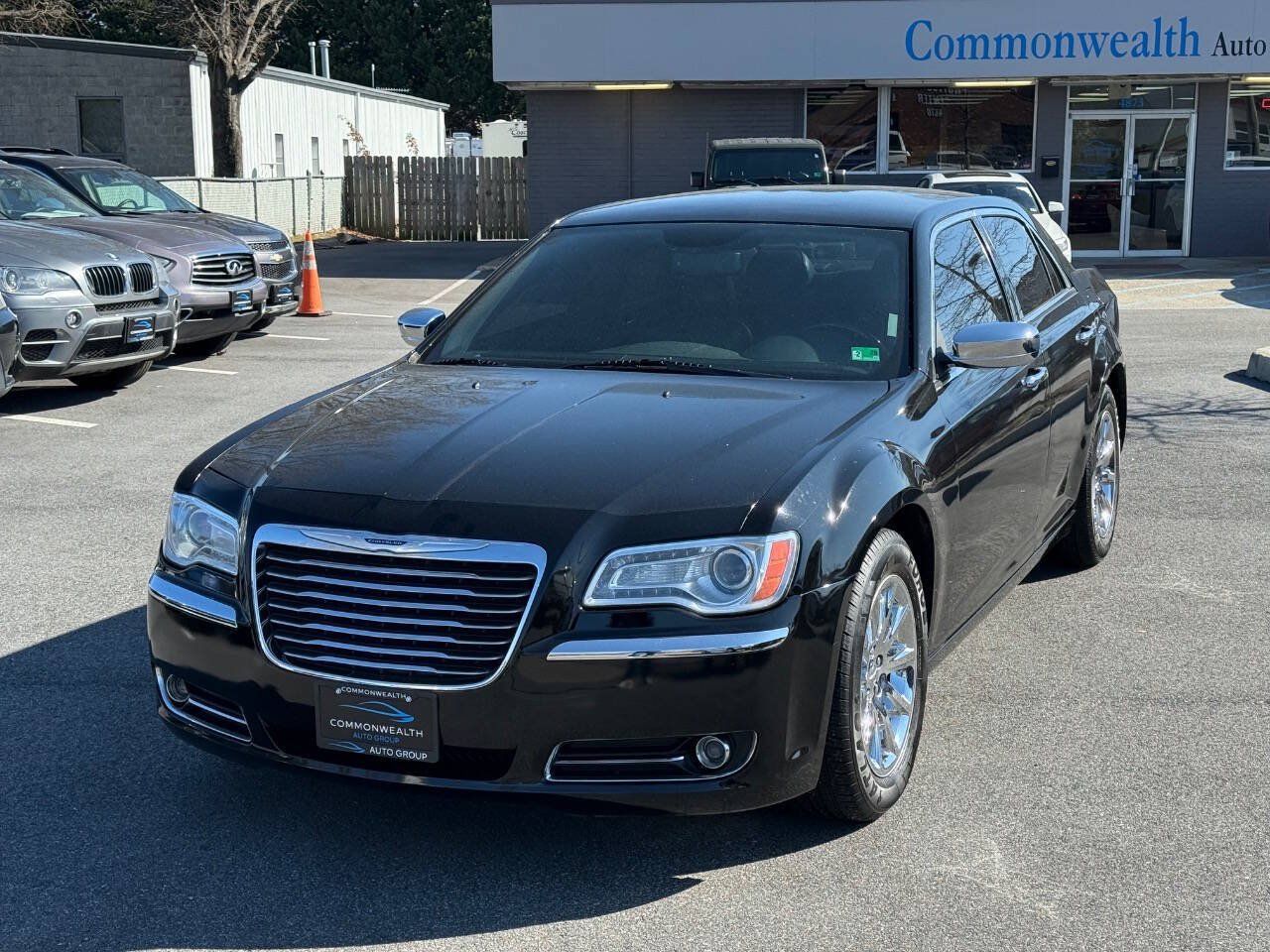 Used 2014 Chrysler 300 C RWD image 9