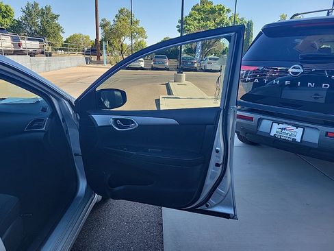 Used 2015 Nissan Sentra SV FWD image 17