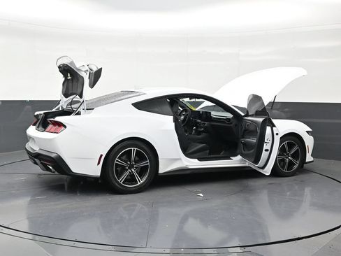 Used 2024 Ford Mustang Coupe RWD image 28