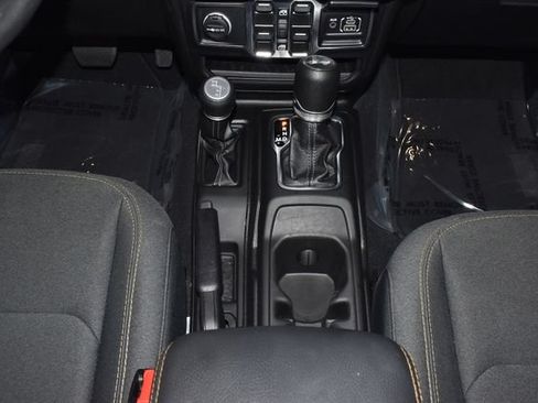 Used 2025 Jeep Wrangler Unlimited Sahara AWD/4WD image 38