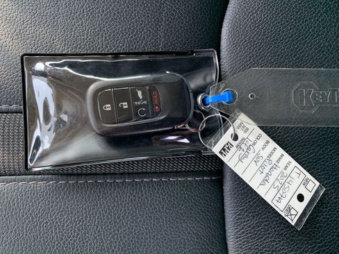 Used 2025 Honda Pilot EX-L image 37