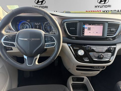 Used 2023 Chrysler Voyager LX FWD image 5