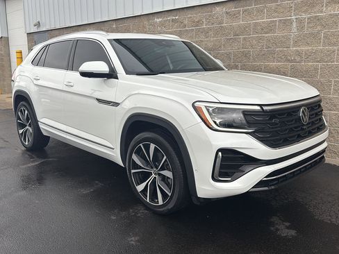Used 2024 Volkswagen Atlas Cross Sport SEL Premium R-Line AWD/4WD image 2