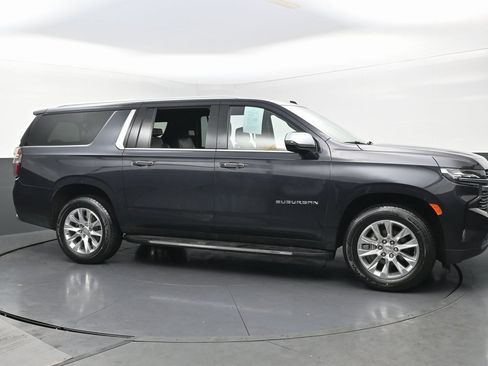 Used 2023 Chevrolet Suburban Premier image 6