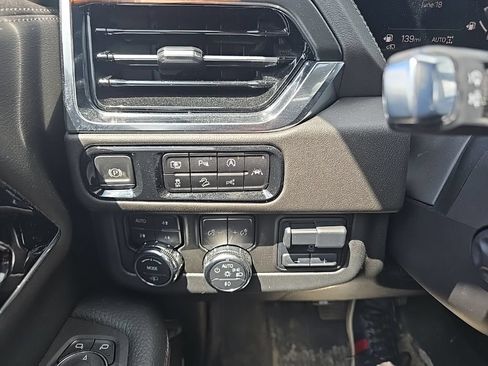 Used 2025 GMC Yukon Denali w/ Denali Reserve Package AWD/4WD image 28