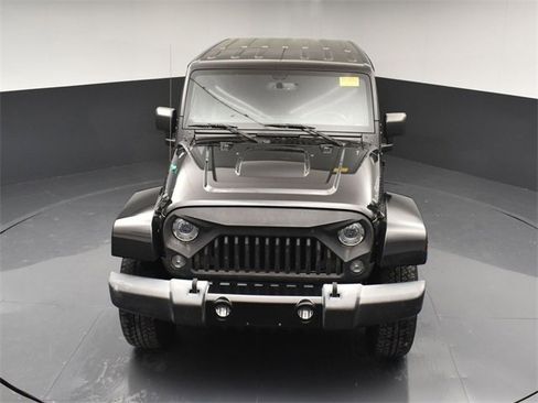 Used 2017 Jeep Wrangler Unlimited Sahara image 38