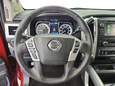 Used 2019 Nissan Titan SL image 14