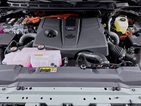 New 2026 Toyota Tundra Limited AWD/4WD image 32