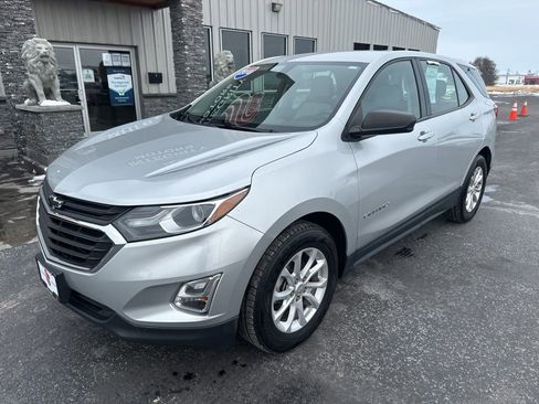 Used 2018 Chevrolet Equinox LS image 2